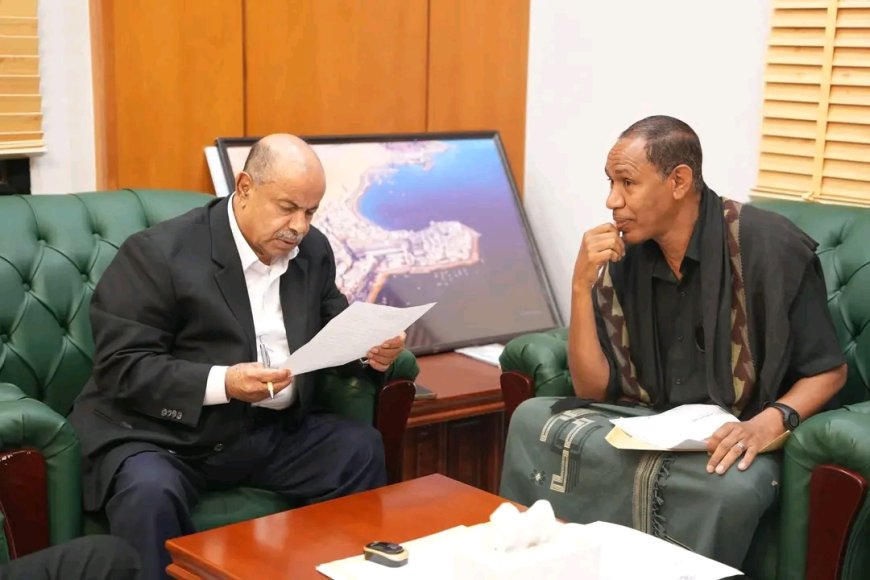 عضو مجلس القيادة محافظ حضرموت يوجه بمعالجة تعثر طريق “البلاد” وحفر بئر إسعافية لمياه الخلعة بمديرية ساه