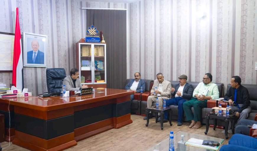 المحافظ بن الوزير يشيد بتحسن مستوى التوريد إلى الأوعية البنكية ويؤكد على تعزيز الانضباط المالي وتطوير أدوات الرقابة