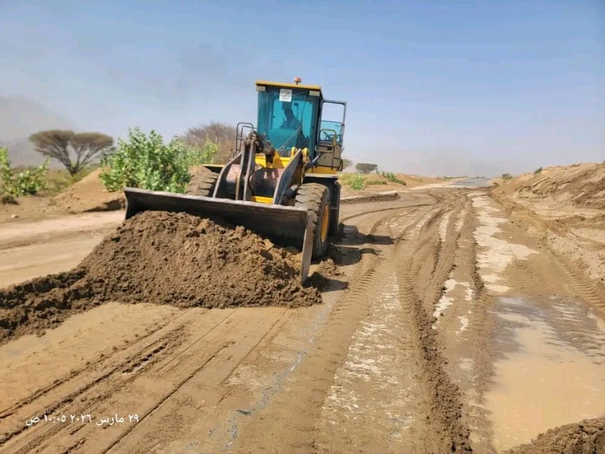 بتوجيهات الوزير العقربي ومتابعة المحافظ بن الوزير… مؤسسة الطرق تباشر تنفيذ الأعمال الطارئة لمعالجة أضرار السيول بشبوة