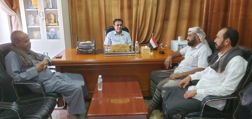 مدير عام مديرية القطن يلتقي رئيس جمعية الوادي الشرقي لمستخدمي المياه بمنطقة منوب