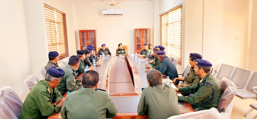 مدير عام شرطة شبوة يترأس اجتماعاً مع مدراء شرط المديريات ويشدد على رفع الجاهزية الأمنية