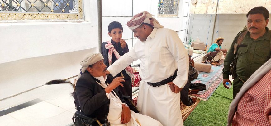 قائد محور عتق ومدير عام شرطة شبوة يزوران وكيل المحافظة الكندي عقب عودته من رحلة علاجية