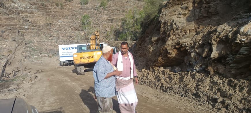 مدير عام سرار يتفقد العمل بمشروع طريق باتيس – رصد ويشيد بجهود القائد أبو زرعة المحرمي