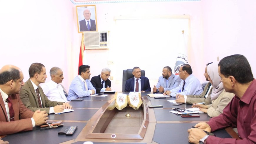وزير التعليم العالي يناقش تفعيل إنشاء قرار جامعة الضالع وتعزيز التعليم الأكاديمي