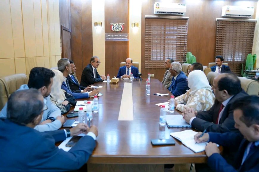 رئيس الوزراء يزور وزارة الصحة العامة والسكان ويؤكد دعم الحكومة لتطوير القطاع الصحي