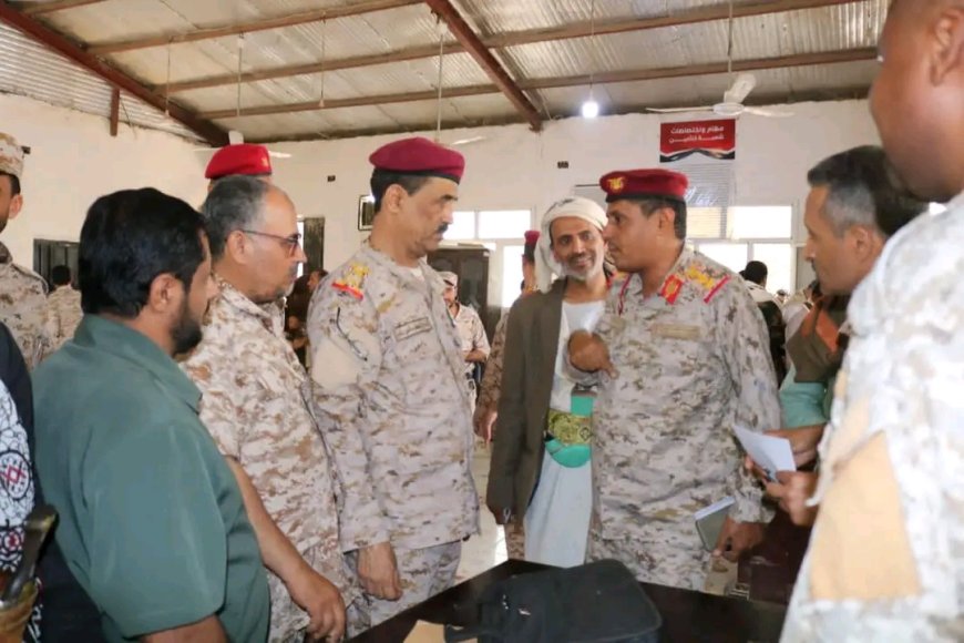 مساعد وزير الدفاع اللواء الركن محمد باتيس يتفقد سير العمل بدائرة الرعاية الاجتماعية