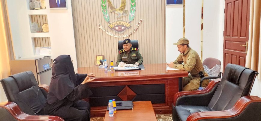 مدير عام شرطة شبوة يبحث مع رئيسة اللجنة الوطنية للمرأة تعزيز دور الشرطة النسائية