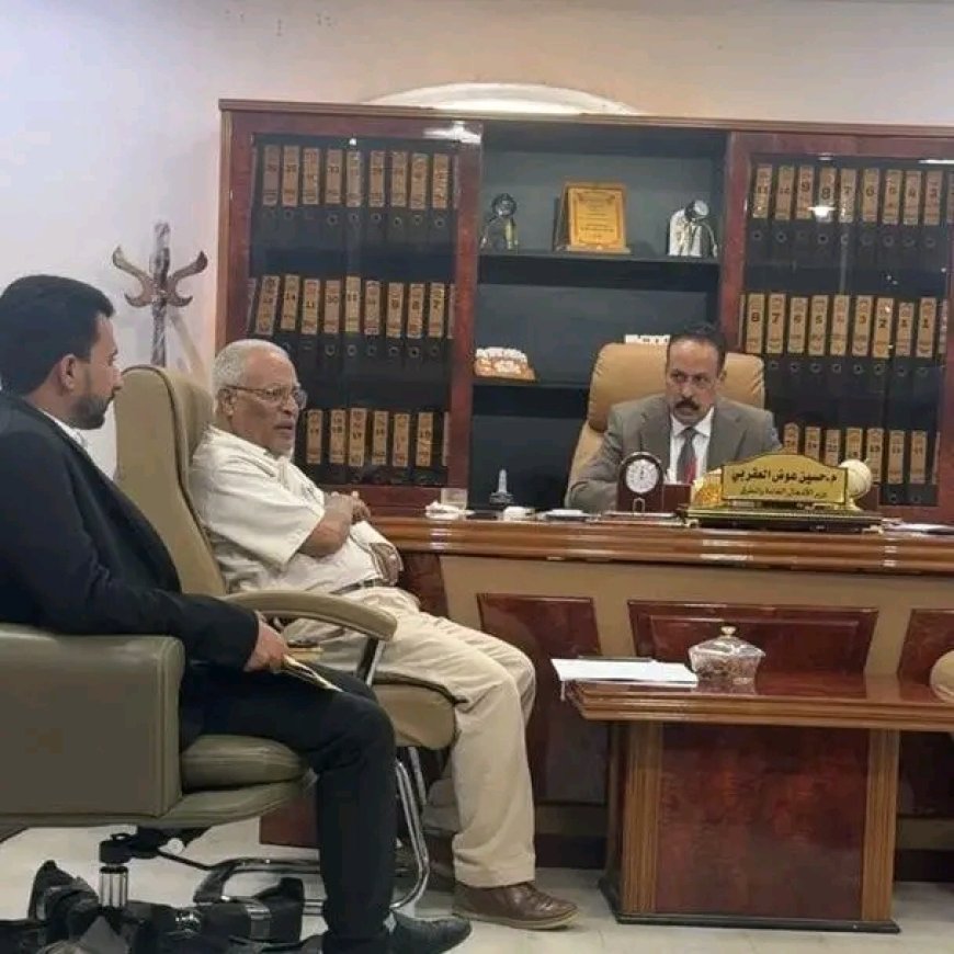 وزير الأشغال يلتقي مدير صندوق صيانة الطرق بالمهرة لبحث تطوير أعمال الصيانة