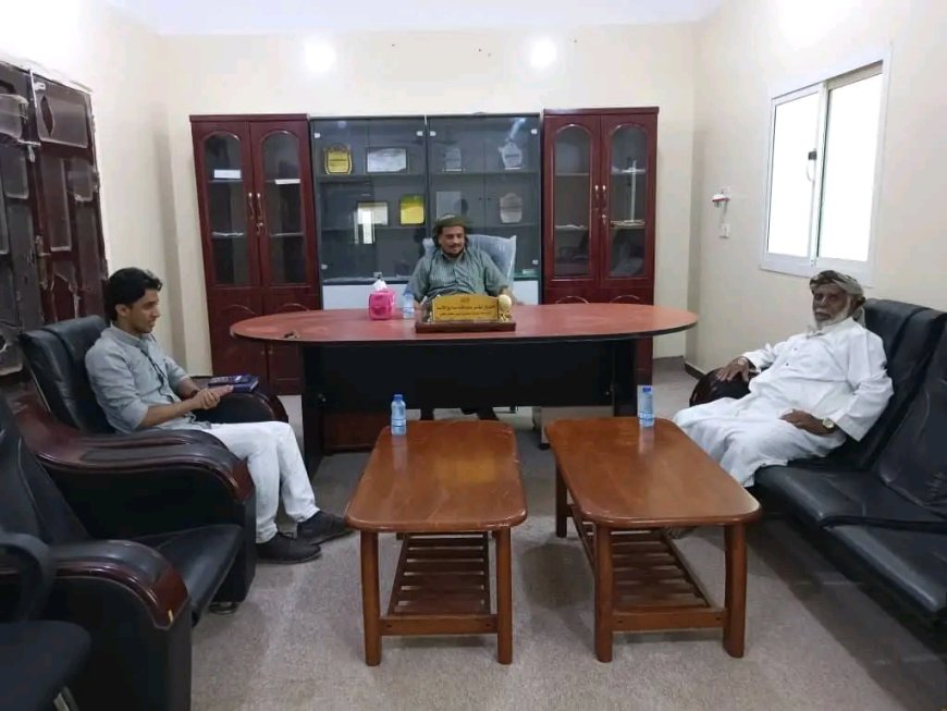 أمين عام محلي حصوين يلتقي ممثل مشروع الأشغال العامة لمناقشة مشروع الجابيونات