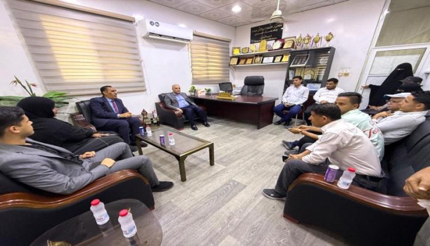 وزير التربية والتعليم يبحث مع عمادة كلية اللغات بجامعة عدن سبل تعزيز الشراكة الأكاديمية