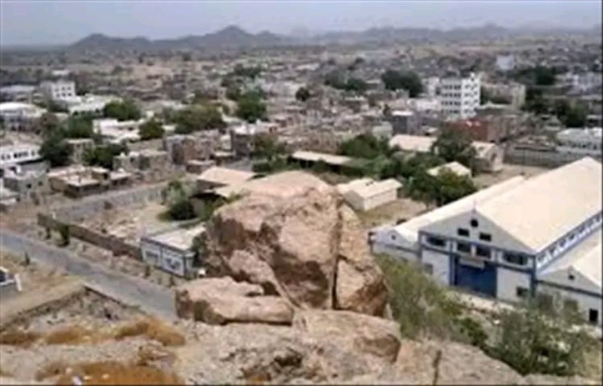 صدمة وحزن في حصن بن عطية بمديرية خنفر بعد جريمة قتل بين شقيقين وسط مطالبات عاجلة بتعزيز الأمن