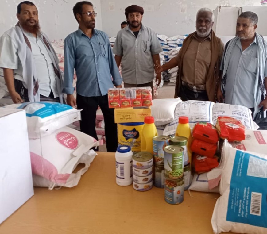 مدير عام ميفعة يدشن توزيع 866 سلة غذائية للتربويين في المديرية مقدمة من مركز الملك سلمان للإغاثة والأعمال الإنسانية