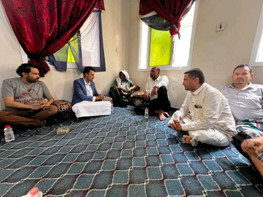 بتوجيهات عضو مجلس القيادة الرئاسي محافظ حضرموت.. وكيل المحافظة الجيلاني يعزي أسر ضحايا أحداث الأمس ويطمئن على صحة المصابين بالمكلا