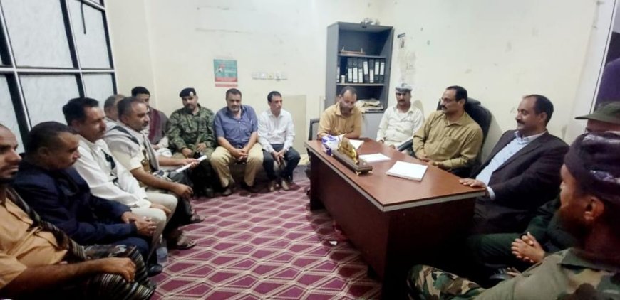 مدير عام قعطبة يلتقي بمدير أمن محافظة الضالع لمناقشة الأوضاع الأمنية