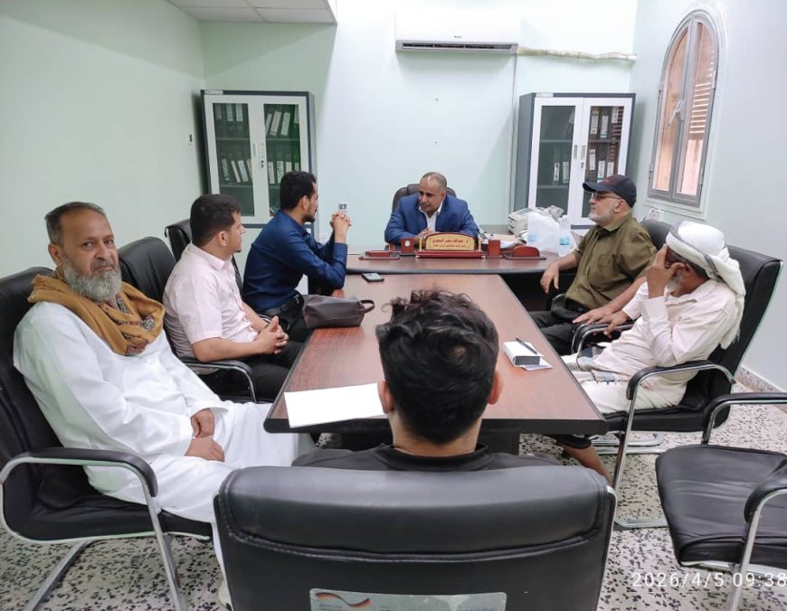 رئيس هيئة مستشفى الرازي أبين يلتقي بمؤسسة نهد التنموية لبحث التعاون الصحي لإقامة مخيم جراحي