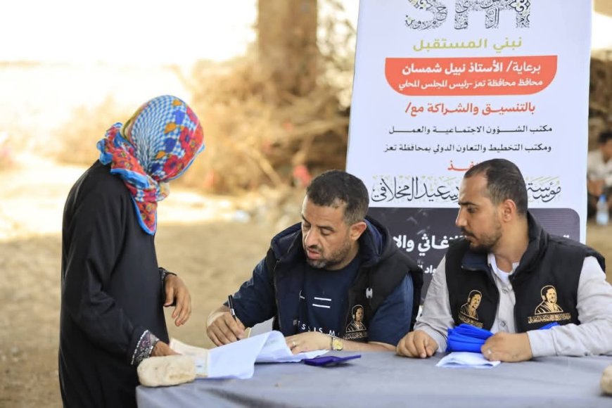 تعز: مؤسسة الشيخ حمود سعيد المخلافي تواصل إغاثة المتضررين من السيول في المخا