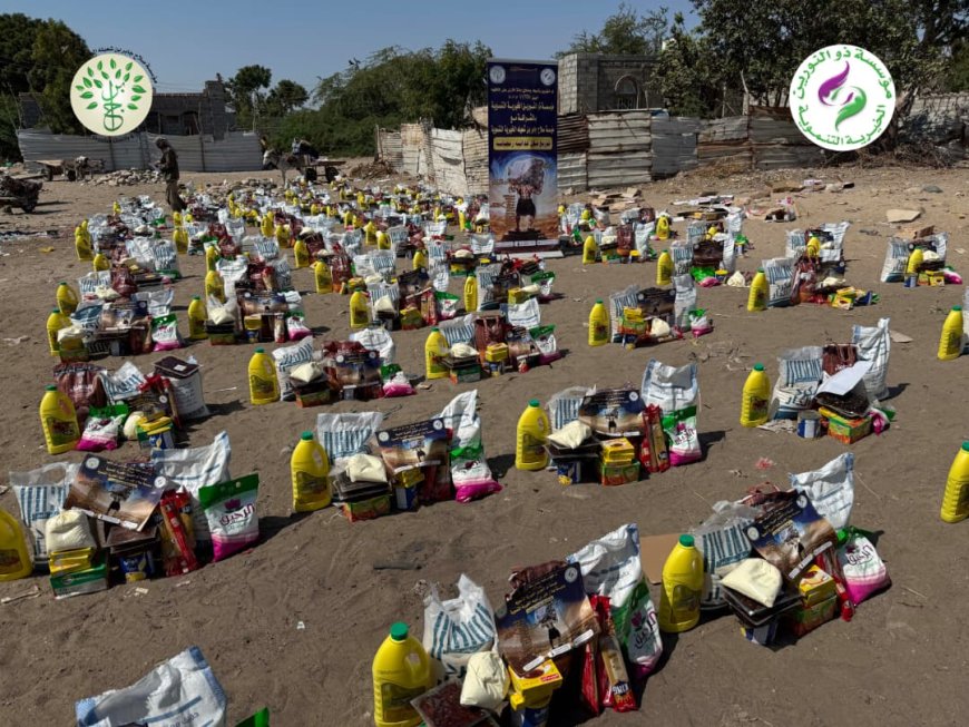 ذوالنورين وشعيله يوزعان سلالًا غذائية متكاملة على الفئات المستضعفة في كافة مناطق الكود بأبين