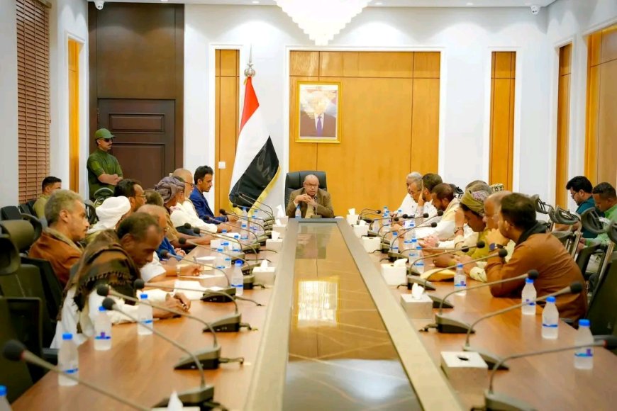 عضو مجلس القيادة محافظ حضرموت يؤكد أهمية التلاحم السياسي والمجتمعي خلال لقاء موسّع مع الأحزاب والمكونات