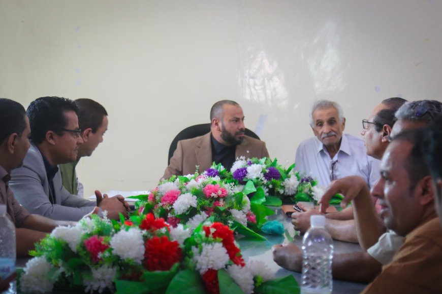 محافظ الضالع يعقد اجتماعًا مع قيادات الصحة لبحث تطوير الخدمات الطبية