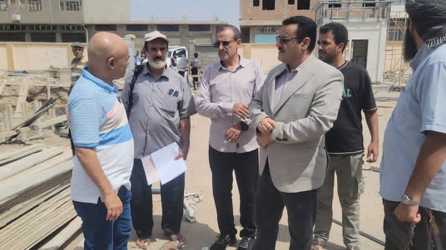 برعاية وزير الدولة - محافظ العاصمة عدن - عبدالرحمن شيخ..  مدير عام المنصورة يدشن مشروع بناء مكاتب للصحة والتربية بالمديرية