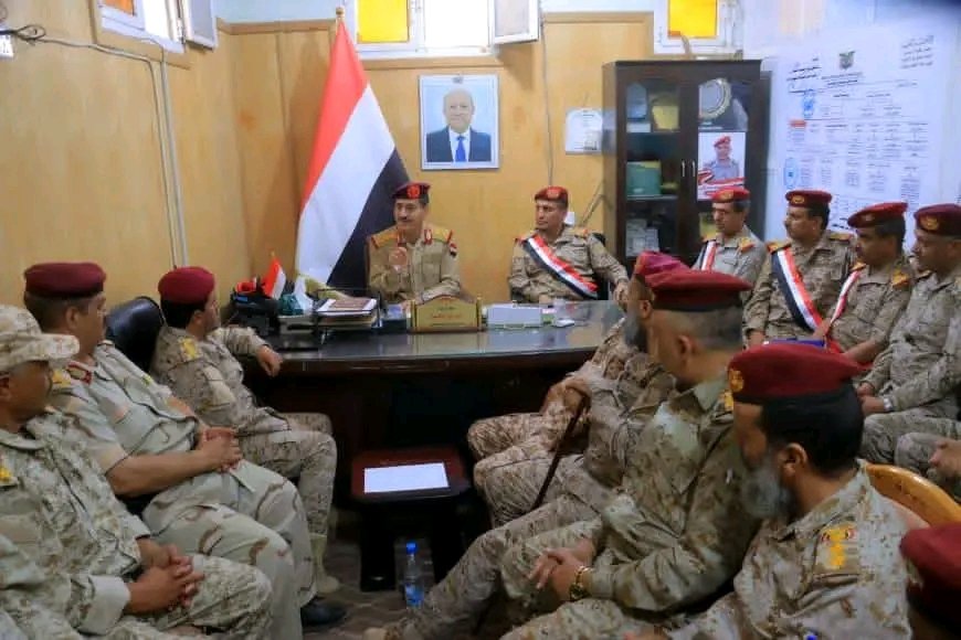 وزير الدفاع يشيد بدور دائرة التوجيه المعنوي في معركة الوعي الوطني