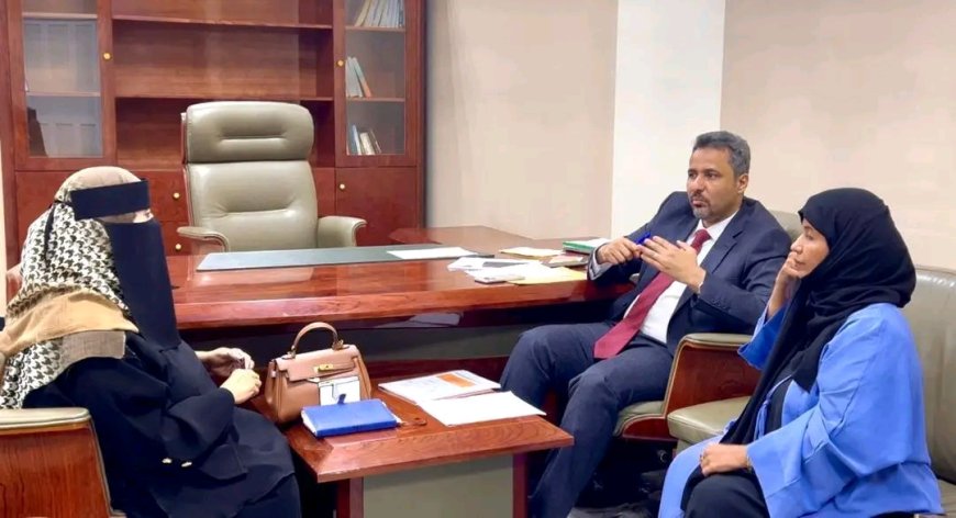 محافظ لحج يلتقي قيادات نسوية بالمحافظة لمناقشة سبل تعزيز دور المرأة في صناعة القرار