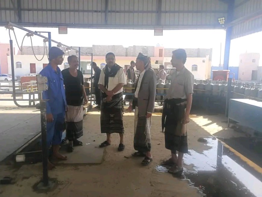 مكتب الصناعة وشؤون الغاز ينفذان زيارة ميدانية لتعزيز الاستقرار التمويني وضبط الأسعار