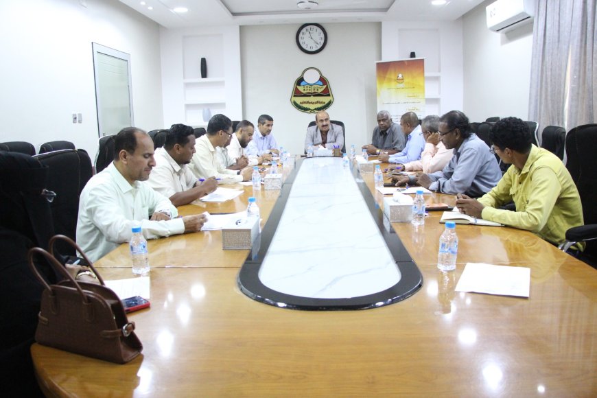 اللجنة الإشرافية الفرعية للاختبارات بمكتب تربية حضرموت الساحل تواصل اجتماعاتها لمناقشة مستجدات اختبارات الثانوية للعام الحالي