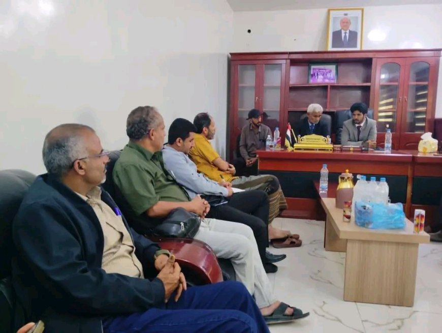 مدير عام ميناء شحن يعقد اجتماعًا موسعًا مع الجهات الأمنية والإدارات العاملة بالمنفذ