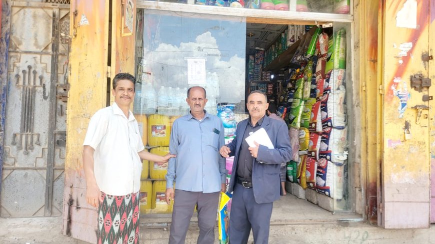 مكتب الصناعة والتجارة بمديرية قعطبة ينفذ حملة رقابية لتعليق القوائم السعرية في المحلات التجارية