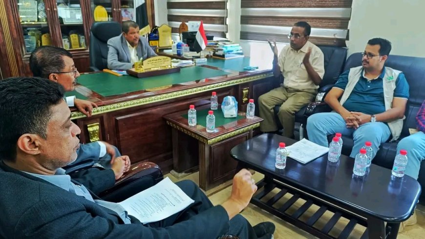 أمين عام محلي المهرة يناقش مع الأشغال العامة تأهيل شبكتي المياه والصرف الصحي في مستشفى الغيضة وقشن