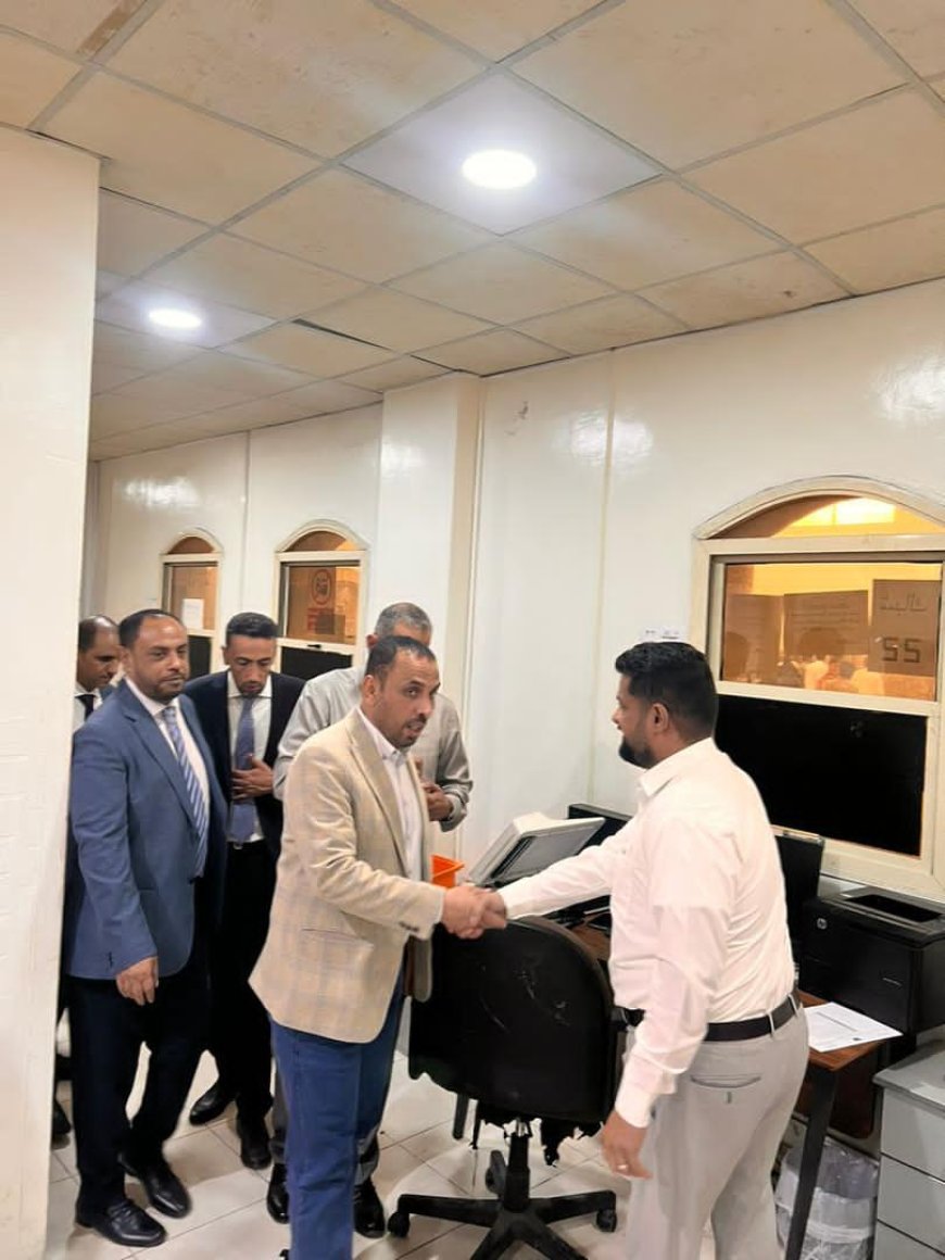 رئيس مصلحة الهجرة والجوازات والجنسية يتفقد سير العمل في قسم إصدار الجوازات بالقنصلية اليمنية في جدة