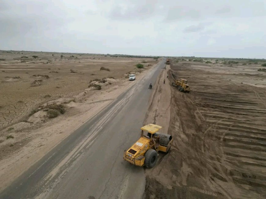 استجابة عاجلة للسيول في المخا.. أعمال طوارئ لإعادة تأهيل الطرق بعزلة الزهاري