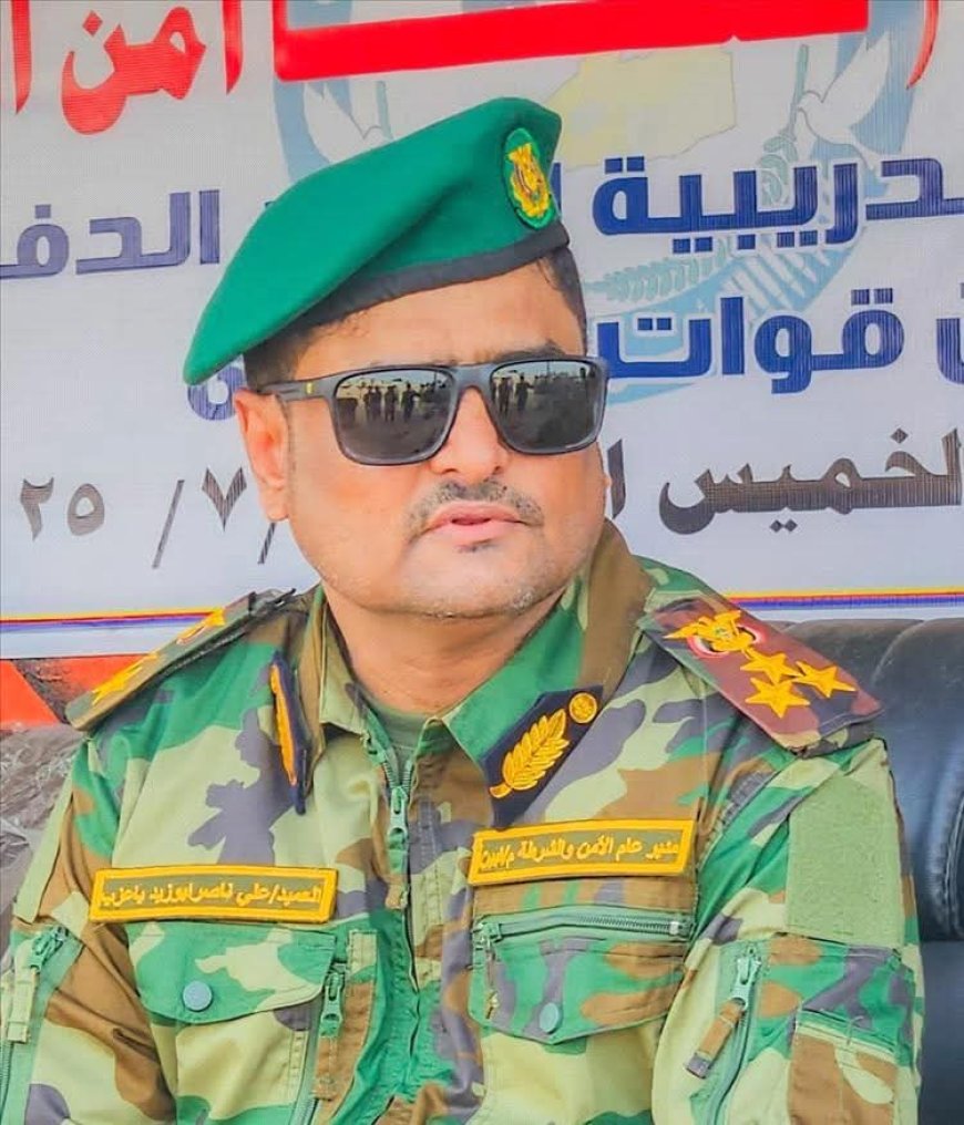 مدير عام أمن محافظة أبين يعزي العميد سامي السعيدي في وفاة والدته