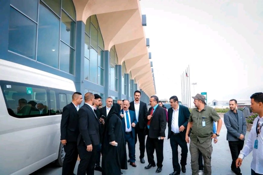 وزير النقل يتفقد سير العمل و مستوى الأداء في مطار عدن الدولي