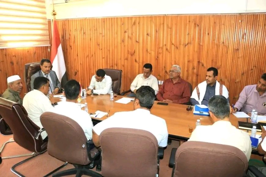 اجتماع لمناقشة إشكاليات العلاقة وتداخل الصلاحيات بين فروع الأجهزة التنفيذية بوادي حضرموت والجهات الحكومية المركزية