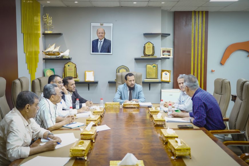 المحافظ شيخ يوجه بمسح عاجل للمباني الآيلة للسقوط وبدء تأهيلها بدعم السلطة المحلية والقطاع الخاص