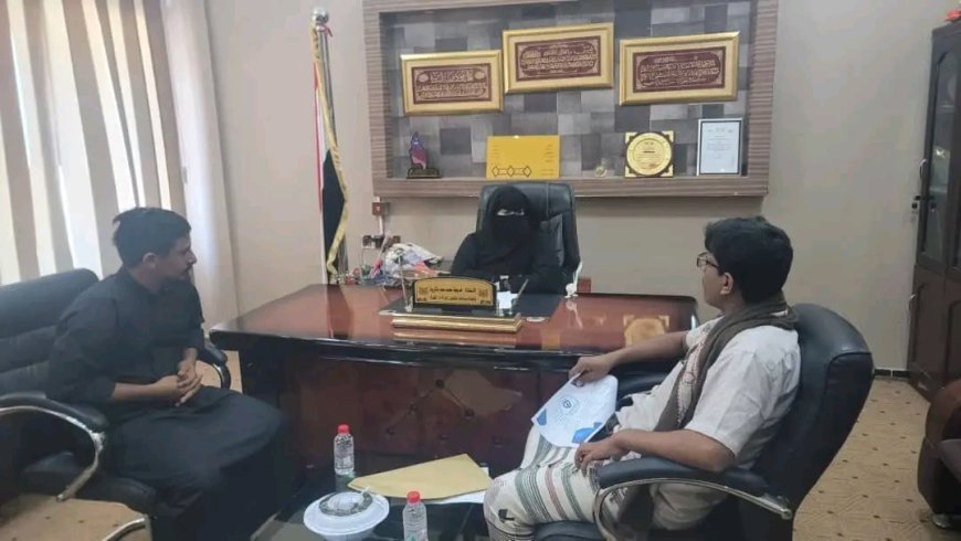 الوكيل المساعد لشؤون المرأة خديجة باكريت تؤكد أهمية الأمن السيبراني في تمكين المجتمع بالمهرة