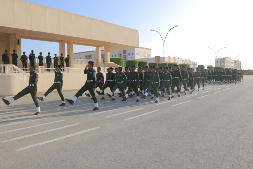 كلية الشرطة حضرموت تستعرض مستوى الانضباط والتأهيل خلال طابور الختام الأسبوعي