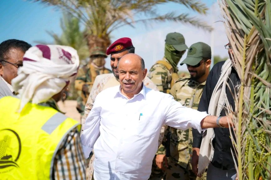 عضو مجلس القيادة محافظ حضرموت يدشن مشروع إعادة تأهيل شارع المطار