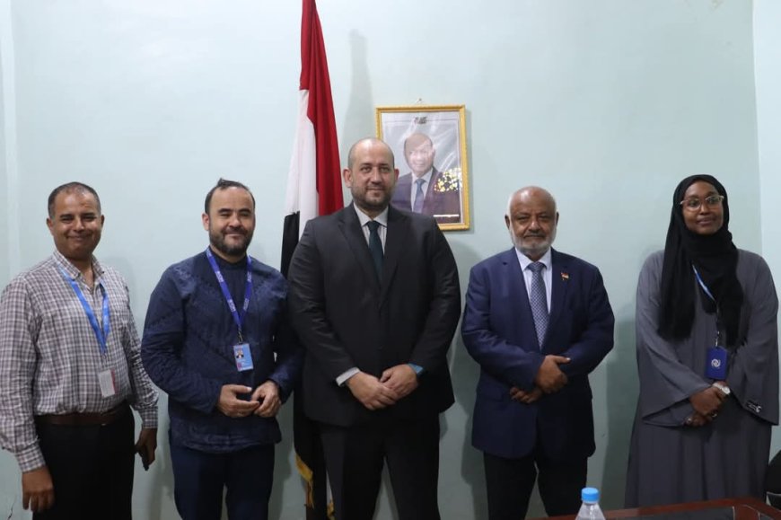 محافظ الحديدة يبحث مع وفد الهجرة الدولية تعزيز الاستجابة الإنسانية والاحتياجات الخدمية