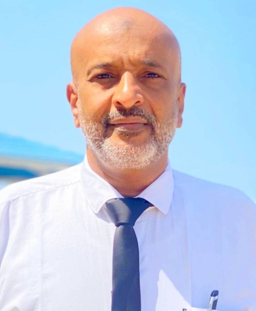 منتسبو الهيئة العامة لحماية البيئة لحج يهنئون مدير الفرع بمناسبة خطوبة نجله