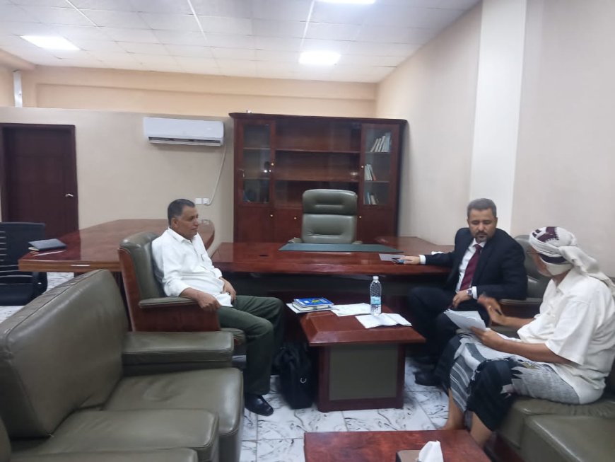 محافظ لحج "الحالمي" يلتقي مدير عام يهر لمناقشة الأوضاع الخدمية والتنموية بالمديرية