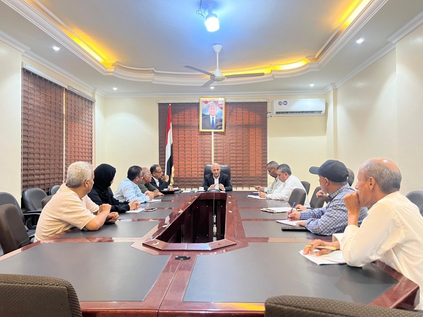 الوزير الشرجبي يناقش مع قيادة هيئة حماية البيئة تعزيز الأداء ومواجهة التحديات البيئية  