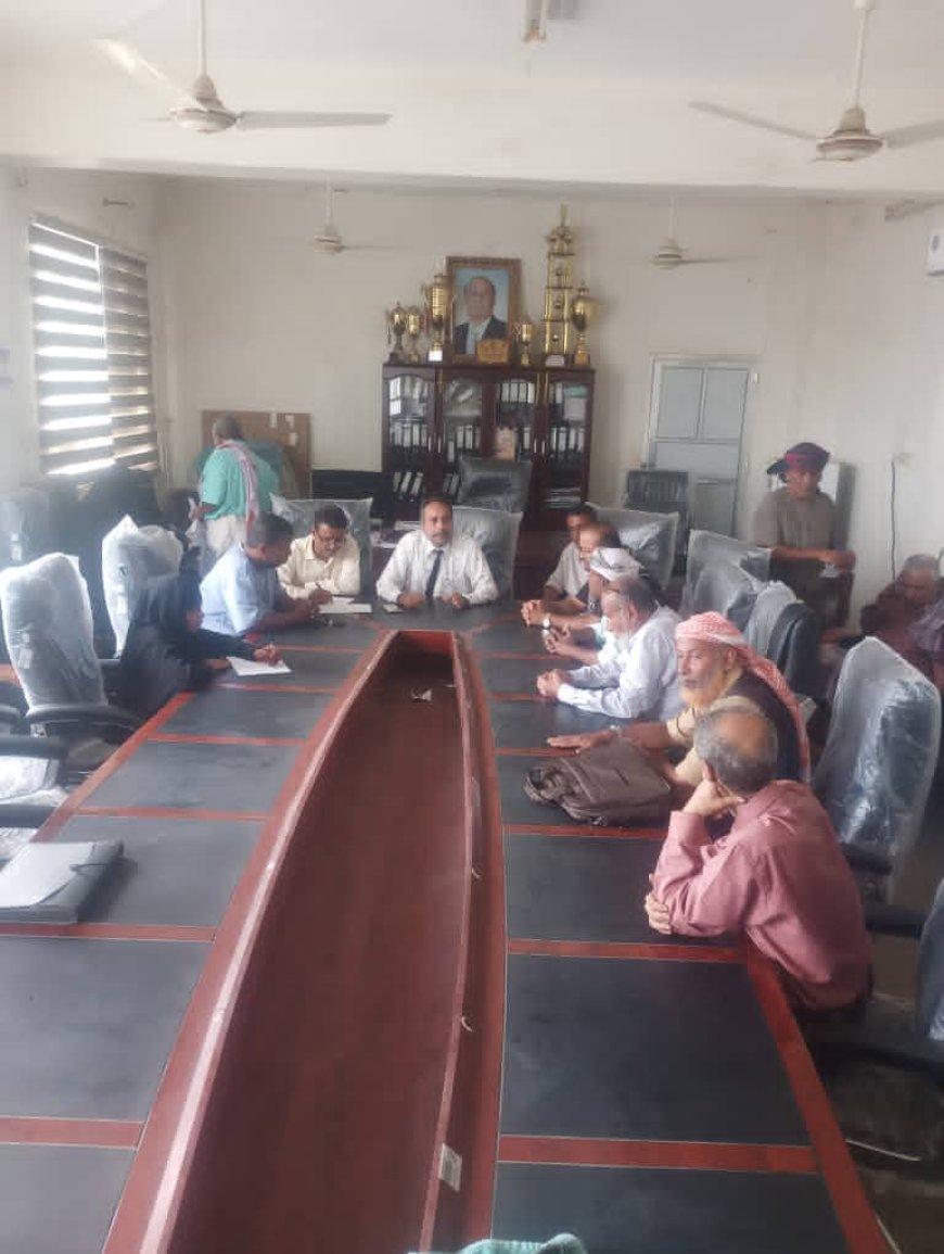 مدير عام تربية أبين يترأس اجتماع إدارة ولجان الأنشطة المدرسية لترتيب وإقرار المشاركة في المسابقات الوطنية والعربية 