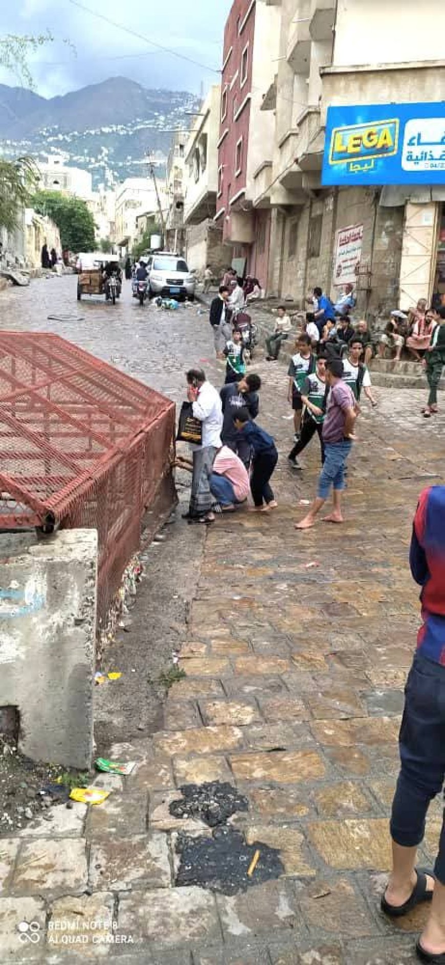 تعز.توضيح صادر عن السلطة المحلية بمديرية القاهرة، بشأن حادثة سقوط طفل في مجرى السيل.