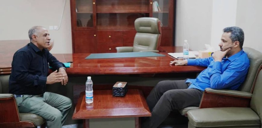 محافظ لحج "الحالمي" يطلع من مدير عام مكتب التربية والتعليم التحديات التي تواجه قطاع التعليمي بالمحافظة