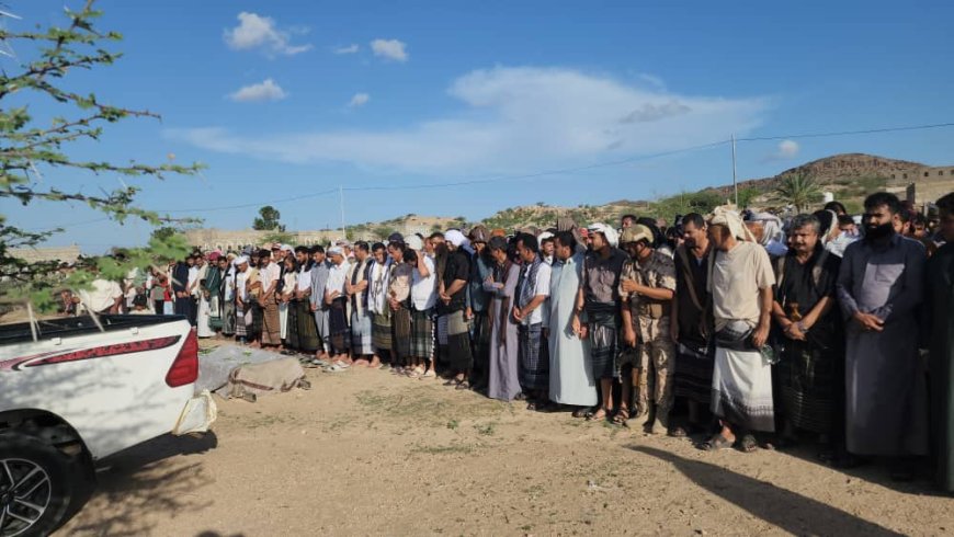 بحضور قيادات وشخصيات رفيعة المستوى.. تشييع جثمان والدة العميد السعيدي بأبين