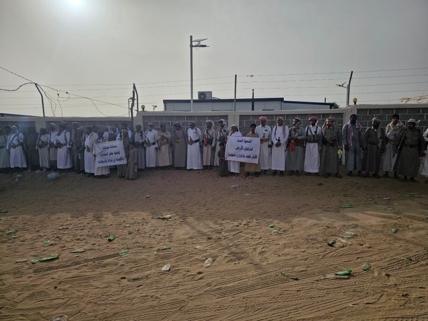 مطالبات بتحسين الكهرباء وفتح بوابة سد مأرب خلال وقفة احتجاجية بالوادي