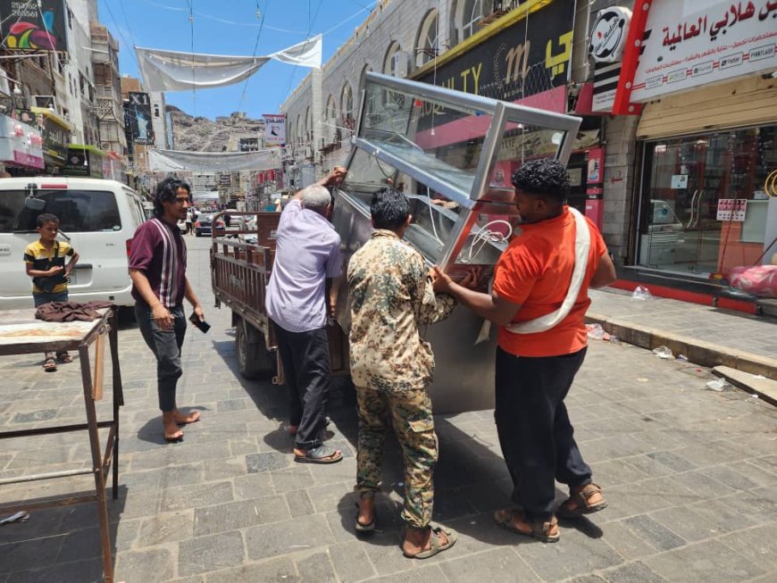 حملة ميدانية متواصلة لتنظيم حركة السير والأسواق بمديرية صيرة بعدن